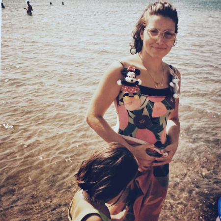 Aylin Erçel and her youngest daughter Hande Erçel photographed by the sea